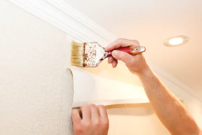 Pose de papier peint à la Forteresse — revêtements muraux et toiles de verre
